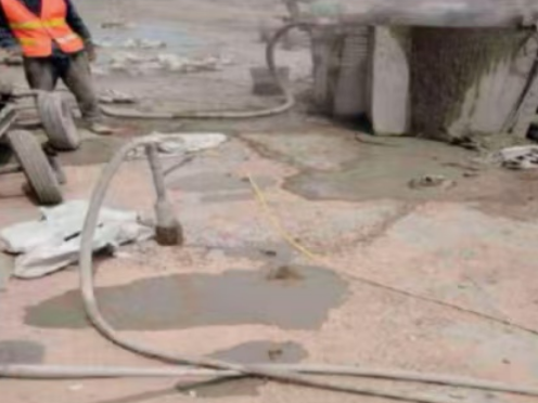 靖远水泥混凝土路面板底注浆技术 路面脱空注浆整治方案