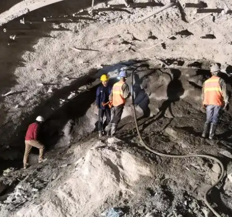 靖远拱顶带模注浆料的施工流程及注意事项